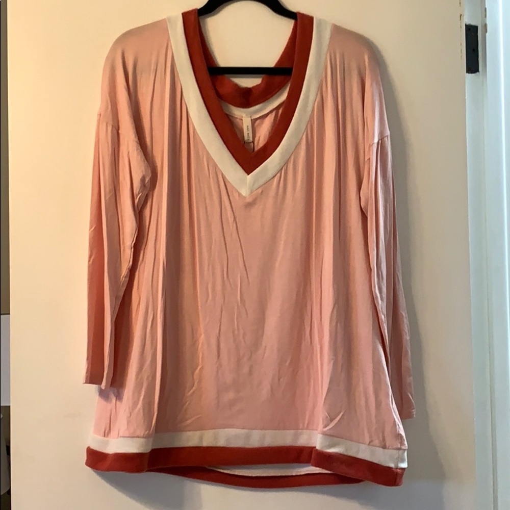 Three quarters lengths pink shirt
